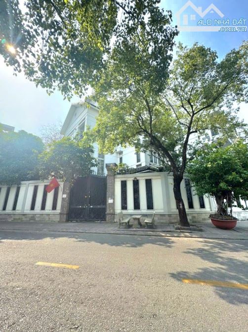 Bán Biệt Thự Lô Góc, Khu An Phú Hưng, 195m2, 4 Tầng, Chỉ 36 Tỷ, Tân Phong, Quận 7