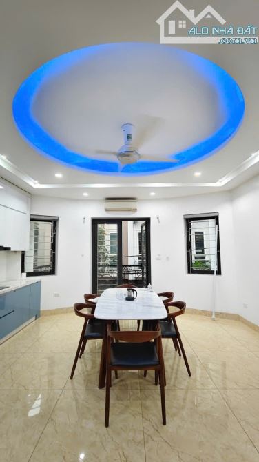 Bán Nhà Lạc Long Quân - 55m2 x 4 Tầng ~ 9 Tỷ - Dân Xây -  Ô Tô Đỗ Cạnh.
