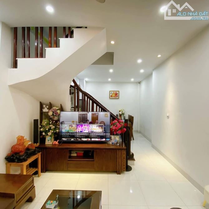 Bán nhà Phố Vũ Tông Phan - Chỉ 7.5 tỷ! Cách Phố 30m; 43.8m2