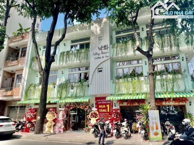 Góc 2 Mặt tiền ngang 18m Trường Sa Phú Nhuận, DT : 18x4.2m, (76m²) KC: 3 Tầng, 27.5 Tỷ (TL