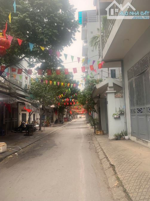 BÁN ĐẤT THỤY PHƯƠNG 40M2, SỔ ĐỎ, NGÕ NGÁCH THÔNG, Ô TÔ VÀO ĐẤT