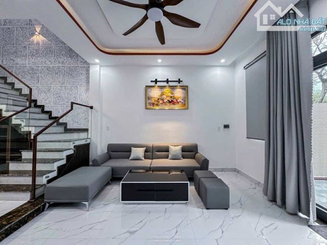BÁN GẤP NHÀ 2 TẦNG - ĐƯỜNG 7M5 - SÁT BIỂN PHẠM VĂN ĐỒNG - GIÁ 9 TỶ x