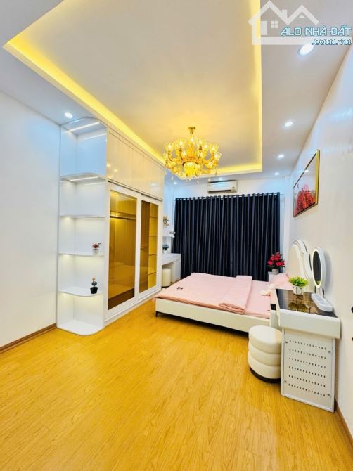 NHÀ ĐẸP HOÀNG MAI - 35M  - Ô TÔ ĐỖ CẠNH - view Hồ lộng Gió