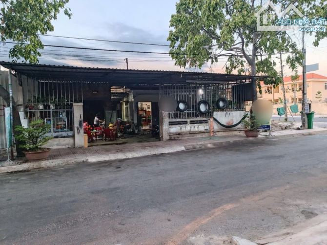 Cần bán căn nhà 259m2 mặt tiền đường Hiền Vương, Tp. Phan Thiết, Tỉnh Bình Thuận gần biển