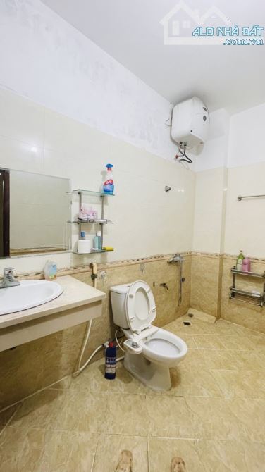 NHÀ RIÊNG CẦU GIẤY – 30M – 5 TẦNG – NGÕ THÔNG – GẦN Ô TÔ – GIÁ 7.2 TỶ(HHCG69213)