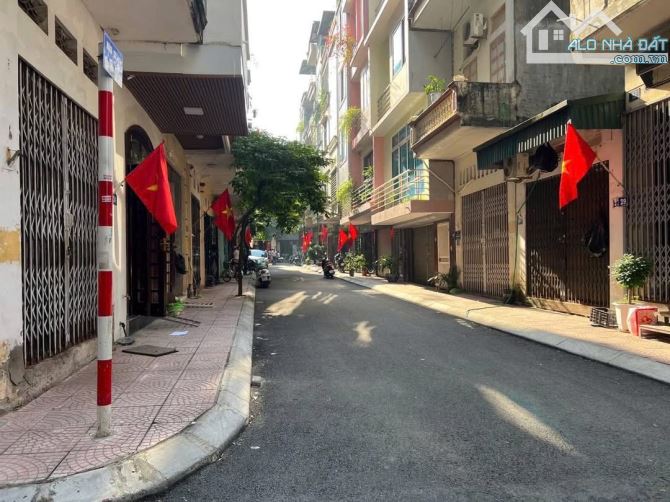 Bán Nhà Hoàng Công Chất Bắc Từ Liêm-Phô Lô,Oto Tránh 50m 5 tầng mặt tiền 4,7m giá 12,9 tỷ