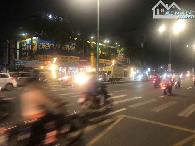 TÒA CĂN HỘ 5 TẦNG _ TRÊN 10 PHÒNG DÒNG TIỀN 20TR/ THÁNG.