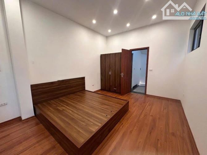 Cho thuê nhà ở 30m2*5 tầng ngõ 5 đường Trường Chinh, Thanh Xuân