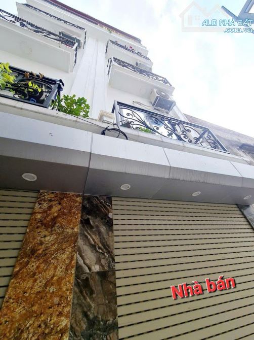 Bán nhà Vĩnh Hưng 35m2, 6 tầng, giá 5.2 tỷ, ô tô đổ cửa