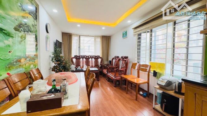Bán nhà phố Minh Khai 36m2,Nhỉnh 5.5 tỷ,Căn góc,Ngõ thông, Trước nhà rộng ba gác quay đầu.