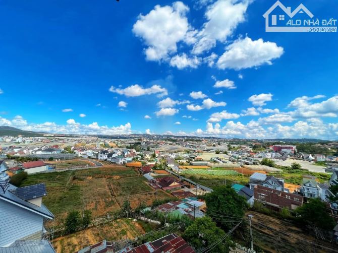 Cần bán nhà 4 tầng mới xây tại Ngã 5 Trường Đại Học Đà Lạt view Đỉnh