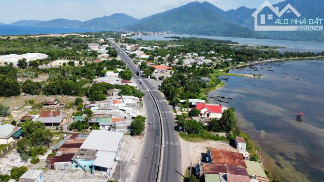 Bán thửa đất ngay mặt tiền đường Lạc Long Quân - Nhìn thẳng ra đầm Lập An - Pháp lý chuẩn - 1