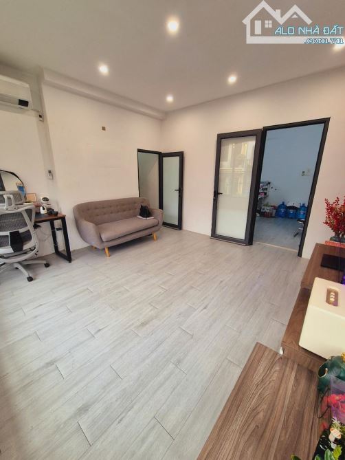 NHÀ TẬP THỂ TẦNG 3 – PHỐ KHƯƠNG ĐÌNH, THANH XUÂN – GẦN Ô TÔ, GIÁ TỐT - 1