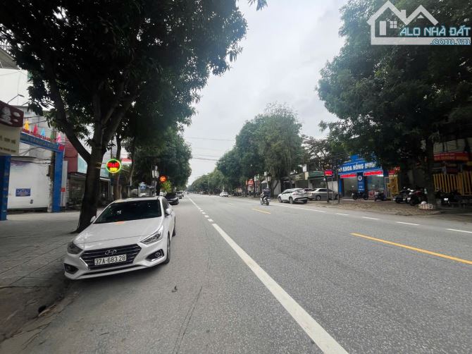Bán 107m2 ốt kinh doanh mặt đường Hà Huy Tập - TP. Vinh - 1