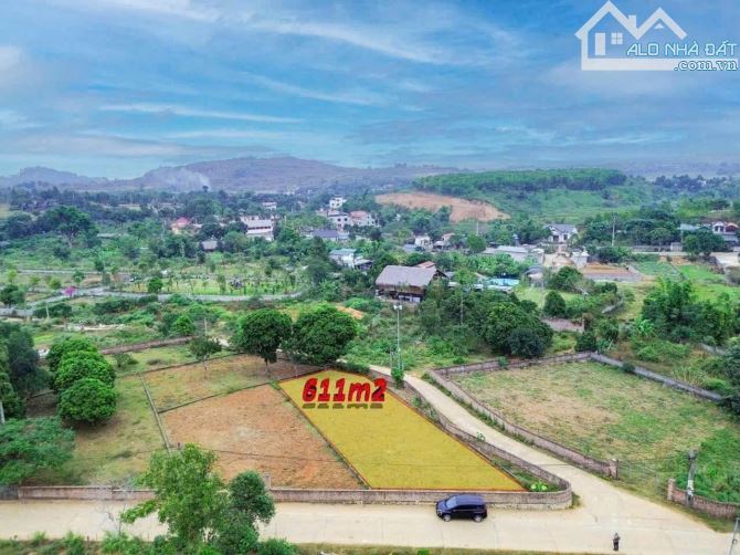 Bán đất Quốc Oai, 612m2 sổ riêng 2 mặt đường ô tô tránh sát Homstay, Resort, giá 12 tr/m2 - 1