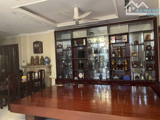 Bán gấp nhà đẹp 4 tầng đường Nguyễn Thanh Bình, 288m2, MT 15m, lô góc, ô tô dừng đỗ - 1