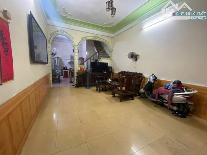 🌼🌼Cực hiếm, chỉ 4 tỷ nhô tý có nhà ngay cổng chợ Hoà Bình, Thượng Lý, Hồng Bàng - 1