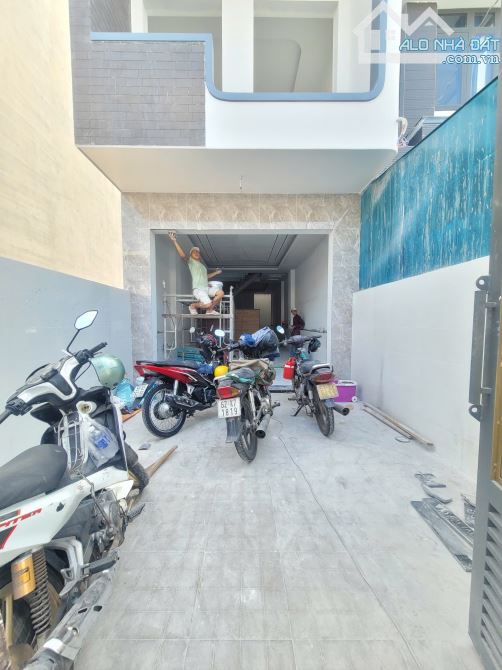 nhà 1 trệt 2 lầu 81,9m2 5ty5 TL MT đường thông kinh doanh buôn bán p.Tân Đông Hiệp - 1