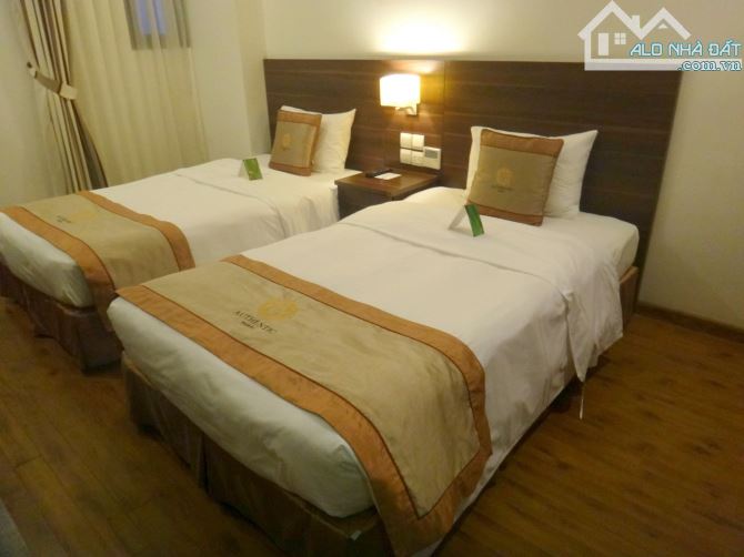 Bán khách sạn 3* mặt phố Võ Chí Công 380m2 Tây Hồ - 56 phòng - mặt tiền 15m - giá 190 tỷ - 2