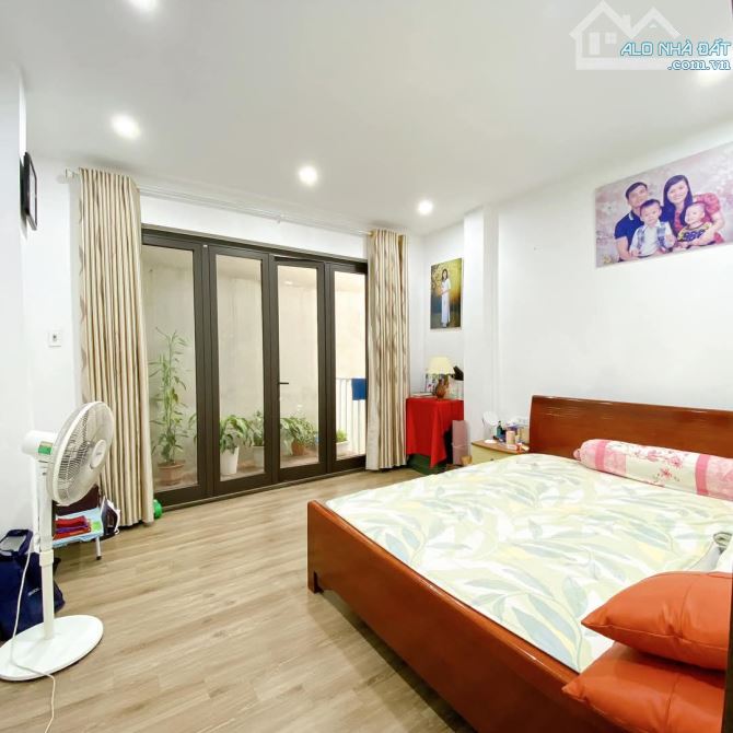 Bán nhà Phố Vũ Tông Phan - Chỉ 7.5 tỷ! Cách Phố 30m; 43.8m2 - 2