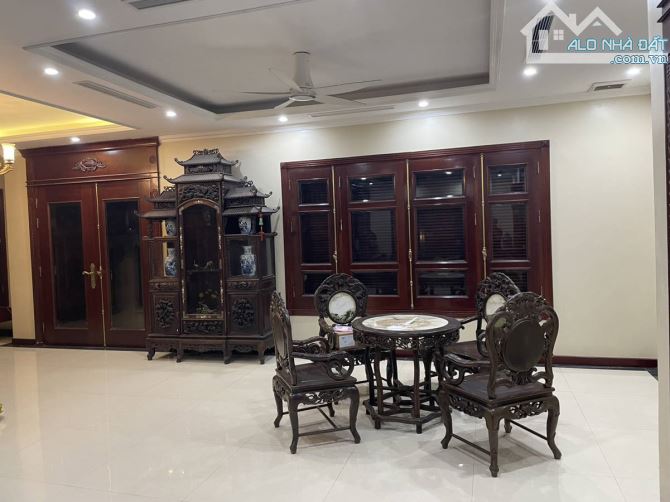 Bán gấp nhà đẹp 4 tầng đường Nguyễn Thanh Bình, 288m2, MT 15m, lô góc, ô tô dừng đỗ - 2