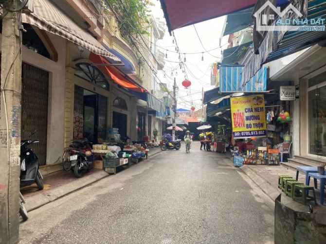 🌼🌼Cực hiếm, chỉ 4 tỷ nhô tý có nhà ngay cổng chợ Hoà Bình, Thượng Lý, Hồng Bàng - 2