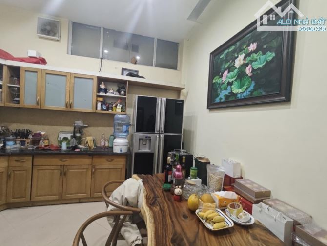 Cầu Giấy 52m2, dân xây, 20m ô tô tránh, ô chờ thang máy, ở sướng, chỉ hơn 9 tỷ - 2