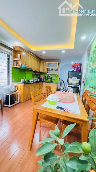 Bán nhà phố Minh Khai 36m2,Nhỉnh 5.5 tỷ,Căn góc,Ngõ thông, Trước nhà rộng ba gác quay đầu. - 2