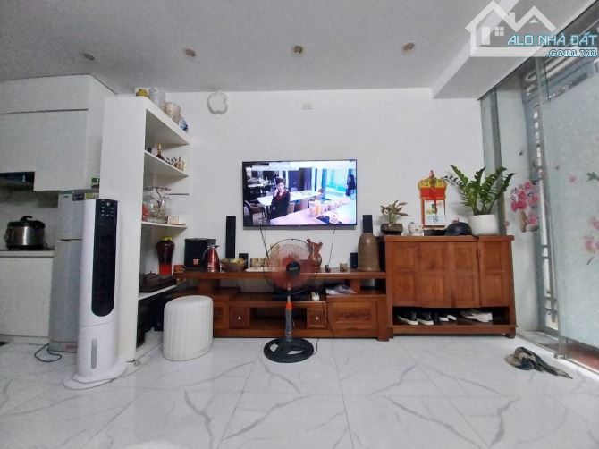 BÁN NHÀ MẶT NGÕ GẦN PHỐ 7,9 TỶ 30m 5 TẦNG MT 3,6m Ô TÔ ĐỖ CỬA HOÀNG HOA THÁM BA ĐÌNH - 3