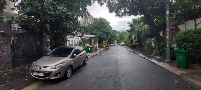 Bán Gấp Căn Villa Mặt Tiền Quận 2 – Khu Compound An Ninh, Vị Trí Đắc Địa - 3