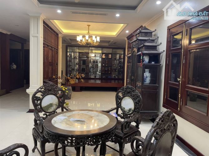 Bán gấp nhà đẹp 4 tầng đường Nguyễn Thanh Bình, 288m2, MT 15m, lô góc, ô tô dừng đỗ - 3
