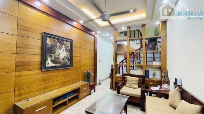 TRUNG TÂM CẦU GIẤY 5 TẦNG - NHÀ ĐẸP Ở NGAY - NGÕ THÔNG GẦN Ô TÔ - CHỈ NHỈNH 7 TỶ. - 3