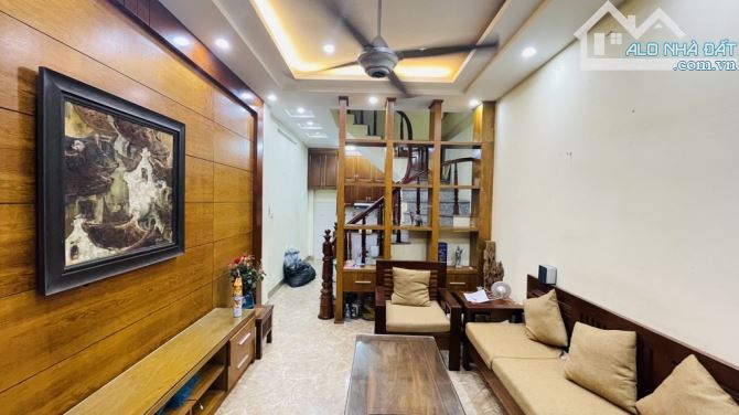 TRUNG TÂM CẦU GIẤY 5 TẦNG - NHÀ ĐẸP Ở NGAY - NGÕ THÔNG GẦN Ô TÔ - CHỈ NHỈNH 7 TỶ. - 4