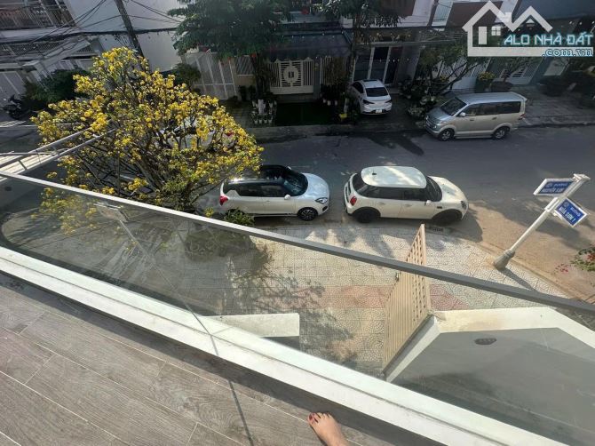 Bán căn Villa 2 mặt tiền Hải Châu - Đà Nẵng mới 100% ngay sát Thăng Long, 5PN lớn, 5WC - 4