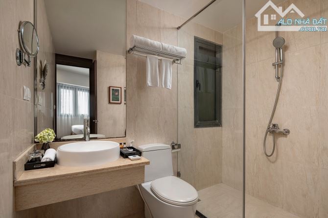 Bán khách sạn 3* mặt phố Võ Chí Công 380m2 Tây Hồ - 56 phòng - mặt tiền 15m - giá 190 tỷ - 6