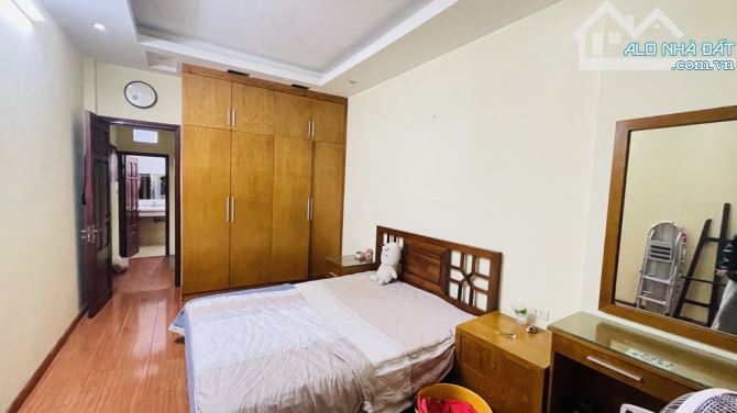 TRUNG TÂM CẦU GIẤY 5 TẦNG - NHÀ ĐẸP Ở NGAY - NGÕ THÔNG GẦN Ô TÔ - CHỈ NHỈNH 7 TỶ. - 6