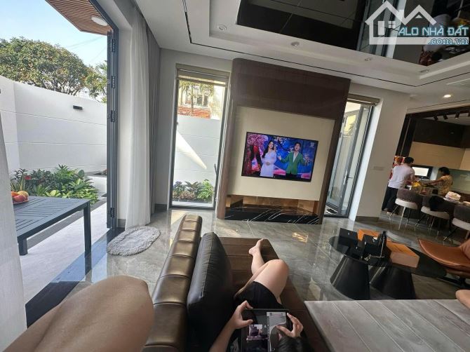 Bán căn Villa 2 mặt tiền Hải Châu - Đà Nẵng mới 100% ngay sát Thăng Long, 5PN lớn, 5WC - 6