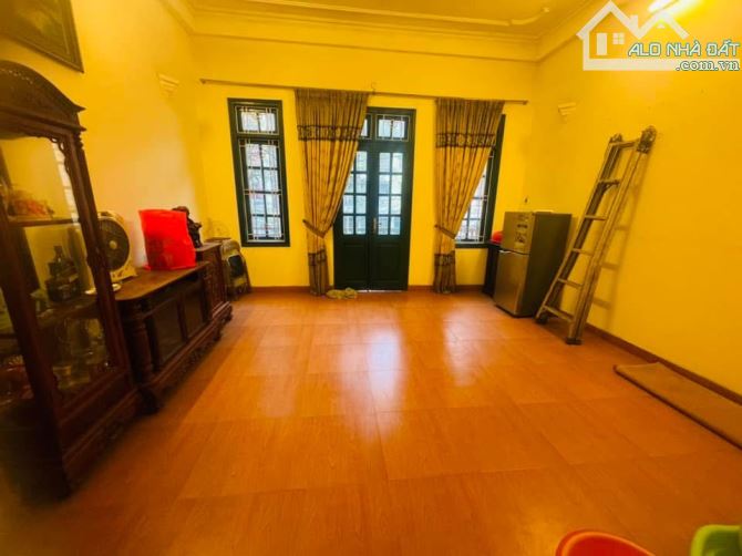 Bán Nhà Hoàng Ngọc Phách Mặt Đường Ô Tô Tránh, Vỉa Hè 3m:65m*4 Tầng*Mt 5m - 7