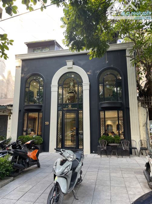 Cho thuê nhà MP Quang Trung - Hoàn Kiếm 200m2 x 2,5T, MT 13.5M Vị trí đắc địa