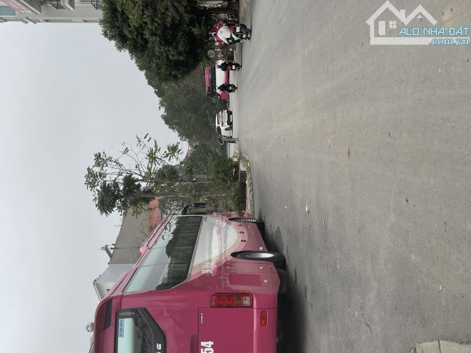 NHÀ ĐẸP NGỌC THUỴ- Ô TÔ ĐỖ CỔNG- LÔ GÓC - GIÁ 5TỶ NHỈNH