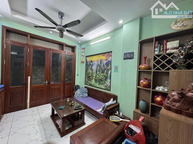 Bán nhà 38m2 5 tầng phố Yên Phúc gần Nguyễn Khuyến, hồ Văn Quán sổ đỏ chính chủ giao dịch