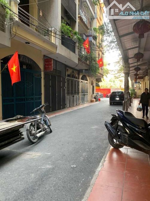 Bán Nhà Chùa Bộc, 5 Tầng Mới Đẹp, Vỉa Hè, Oto Kinh Doanh Sầm Uất Chỉ 16.3 Tỷ