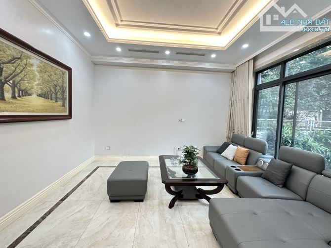 Cho thuê biệt thự The Manor Centrer Park Nguyễn Xiển, DT 200m x 4T, mt 10 nhà đẹp giá rẻ n