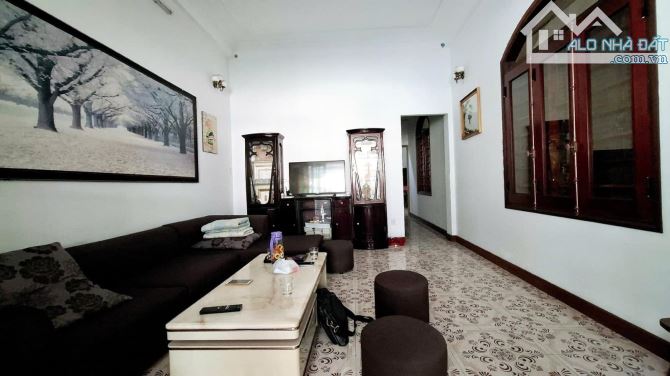 🔥 Bán Nhà 2 Tầng Full Tiện Nghi – Gần Biển, Khu Phố Tây Sầm Uất! 🔥