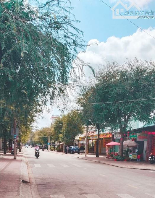 E cần chuyển nhượng lại khu nhà như hình quý khách hàng có nhu cầu liên hệ e thành