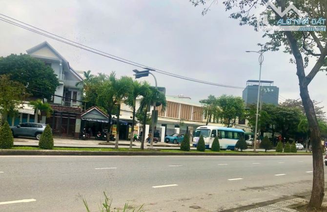 VIP! BÁN ĐẤT 2250M² - 125 TỶ - MT CÁCH MẠNG THÁNG 8 - Q. CẨM LỆ