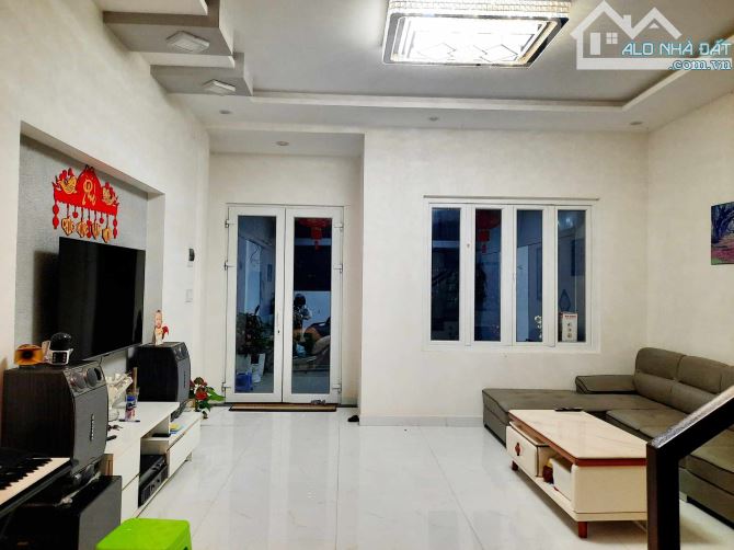 Tôi chính chủ cần bán nhà 3 tầng đường 7,5m - 8