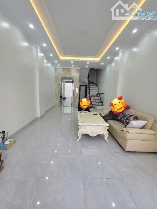 BÁN NHÀ NGUYỄN VĂN CỪ 45M2* 6 TẦNG* 11.2 TỶ, THANG MÁY, Ô TÔ ĐỖ CỬA.