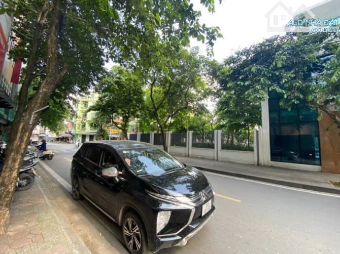Bán nhà Hoàng Cầu Đống Đa 81m2x5T ngay hông Quận Ủy mặt ngõ ô tô tránh