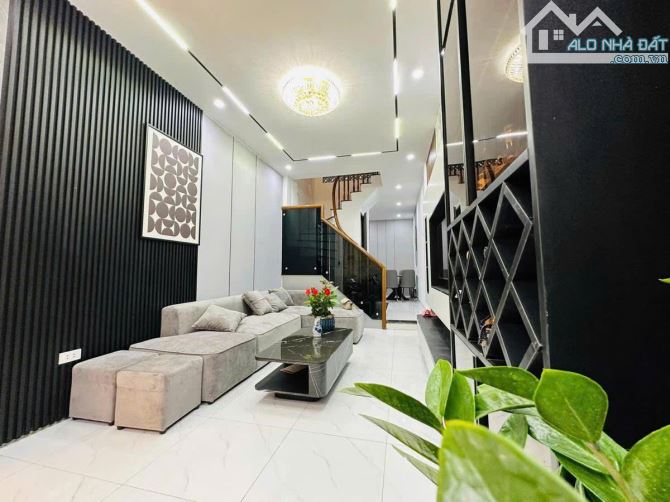 BÁN NHÀ ĐẸP BÙI XƯƠNG TRẠCH 5 TẦNG, 36M², NGÕ NÔNG, GẦN PHỐ, CHỈ 7.35 TỶ